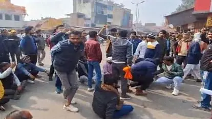 Rajasthan News: Auto driver dies after being crushed by tractor, family members demand financial assistance