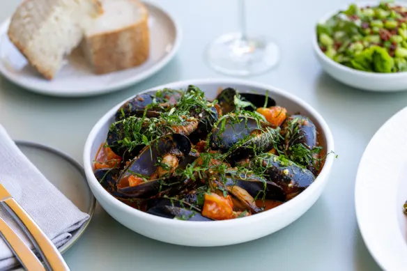 South Australian mussels in a tomato and 𝄒nduja butter sauce.