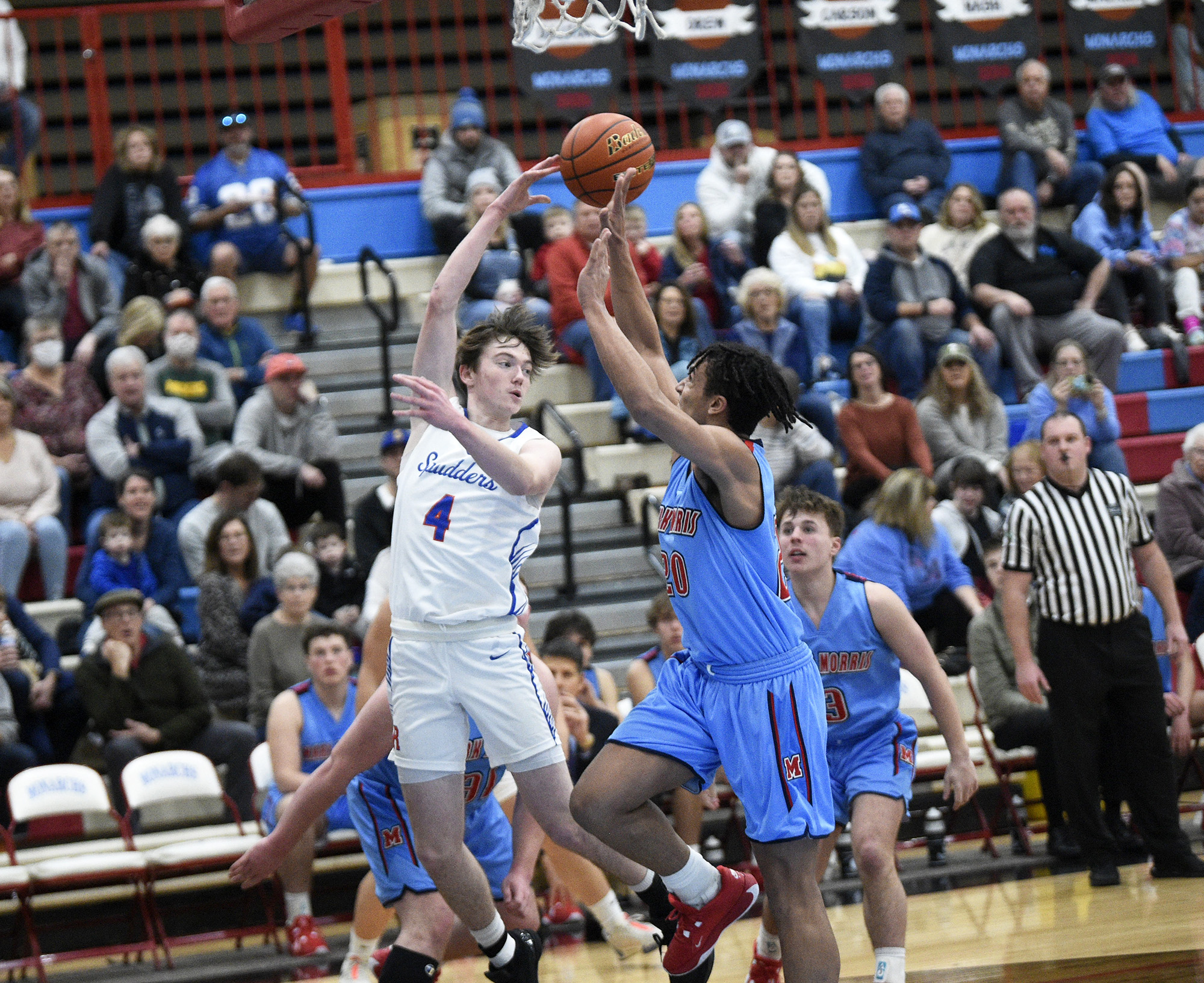 Boys Basketball Roundup: Balanced Ridgefield beats Hockinson