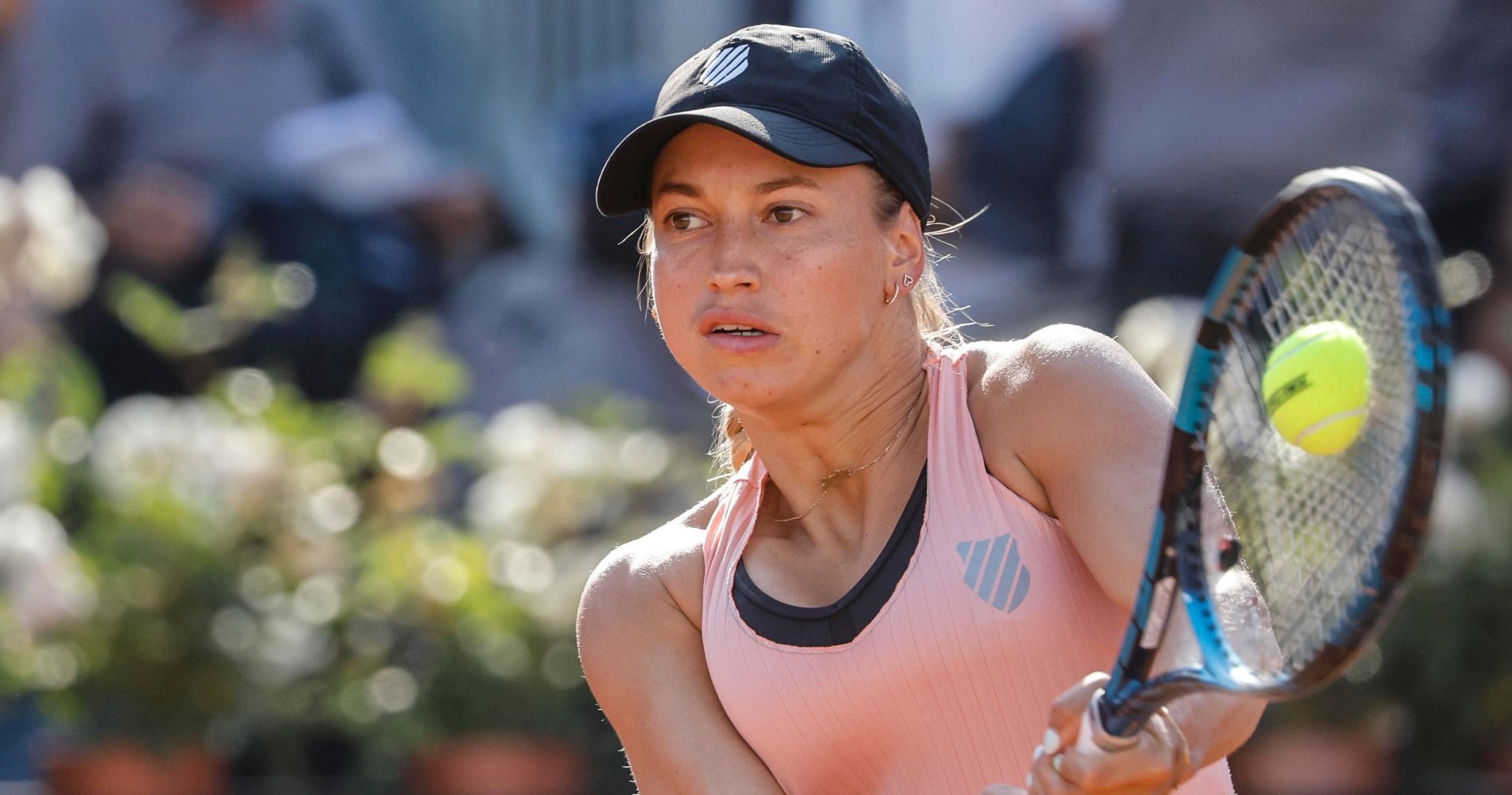 Putintseva edges past Golubic to reach quarter-finals