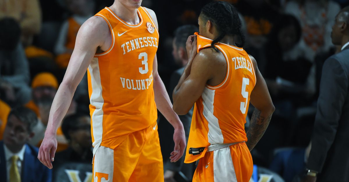 Tennessee sticks at No. 5 in latest AP Poll