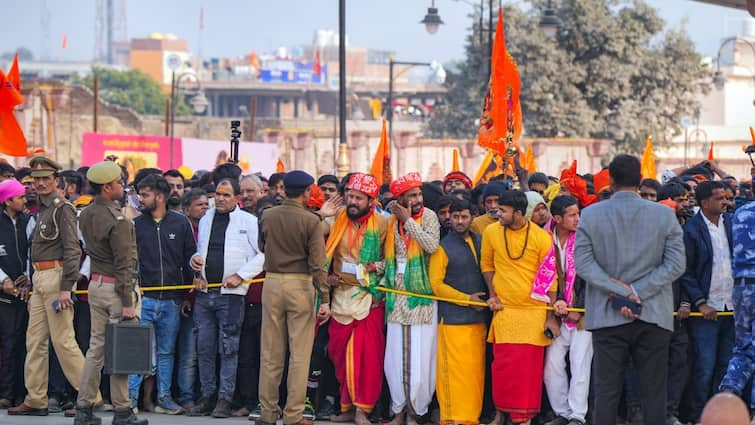 Ram Mandir News: अयोध्या में श्रद्धालुओं के लिए संचालित निशुल्क भंडारे, खाद्य सुरक्षा विभाग की क्यों है नजर?