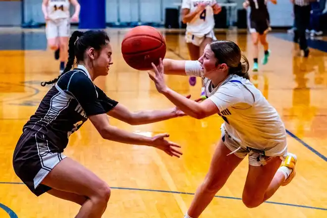 Wareham's Jordyn Elwood moves the ball cross court.