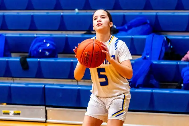 Wareham's Jaylin Roux gets a good look at the basket.