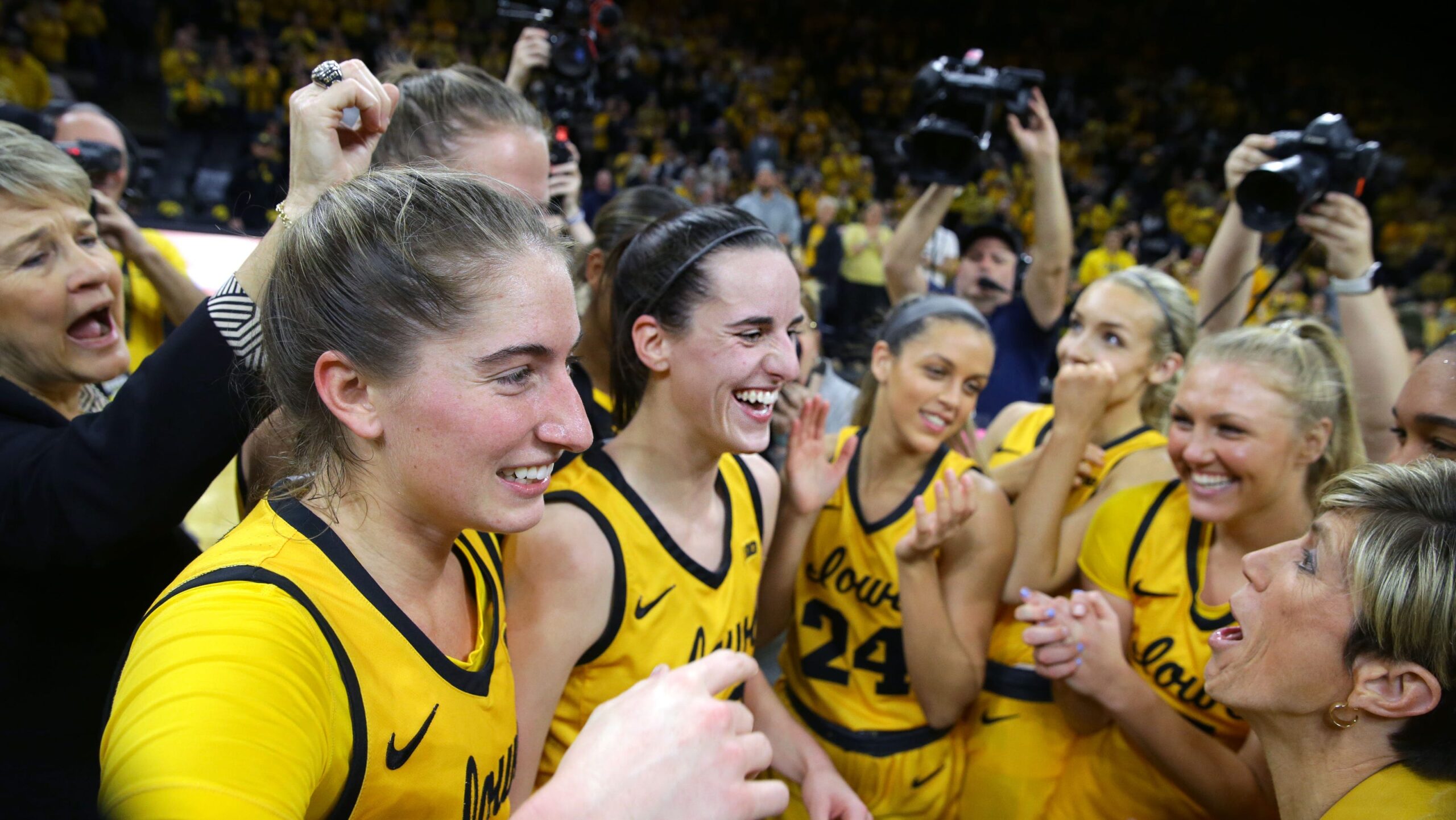 Live updates: Caitlin Clark, No. 4 Iowa women’s basketball at Northwestern