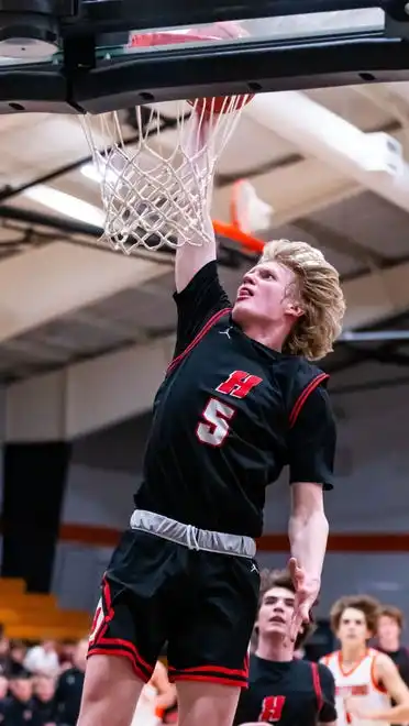 Homestead's Tim Franks (5) dunks at Hartford, Tuesday, Jan. 30, 2024.