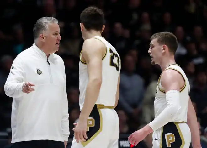 Purdue Boilermakers head coach Matt Painter talks to Purdue Boilermakers forward Camden Heide (23) and Purdue Boilermakers guard Braden Smith (3) during the NCAA men’s basketball game against the Northwestern Wildcats, Wednesday, Jan. 31, 2024, at Mackey Arena in West Lafayette, Ind.