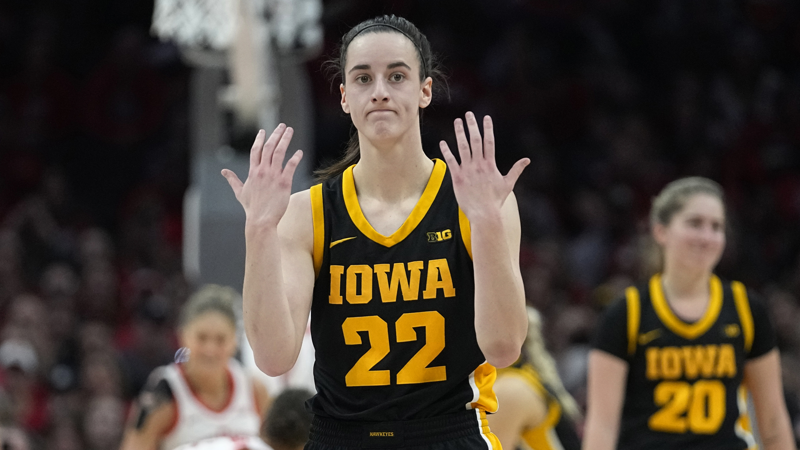 Iowa women’s basketball star Caitlin Clark drums up hype ahead of Northwestern matchup