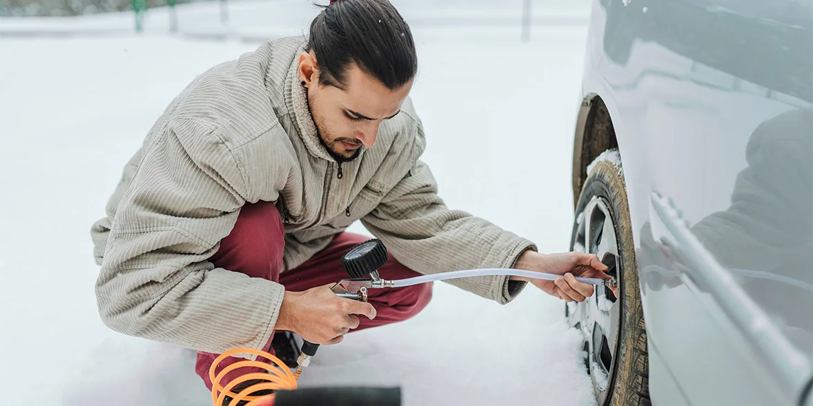 Checking tyres in winter