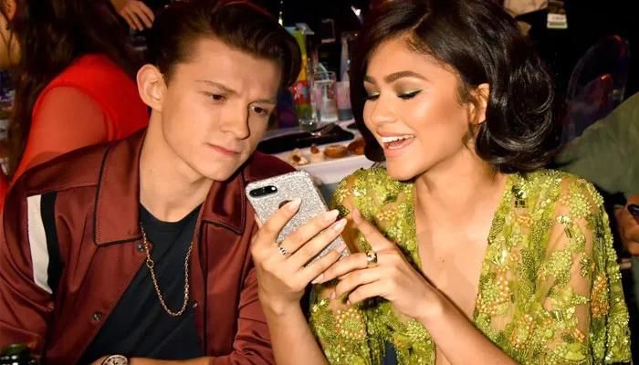 Zendaya Unfollows Lover Tom Holland Amid a Mystery Social Media Cleanse