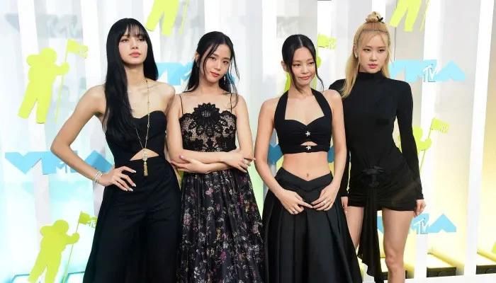 BLACKPINK Gathers for a Group Portrait Just Weeks Following YG’s Contract Renewal