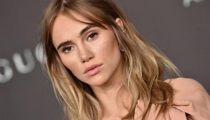 Making Music Around the Holidays Makes Pregnant Suki Waterhouse Feel ‘Sick’