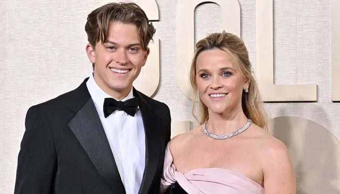 Reese Witherspoon and Her Kid Make an Appearance on the Red Carpet at the Golden Globes