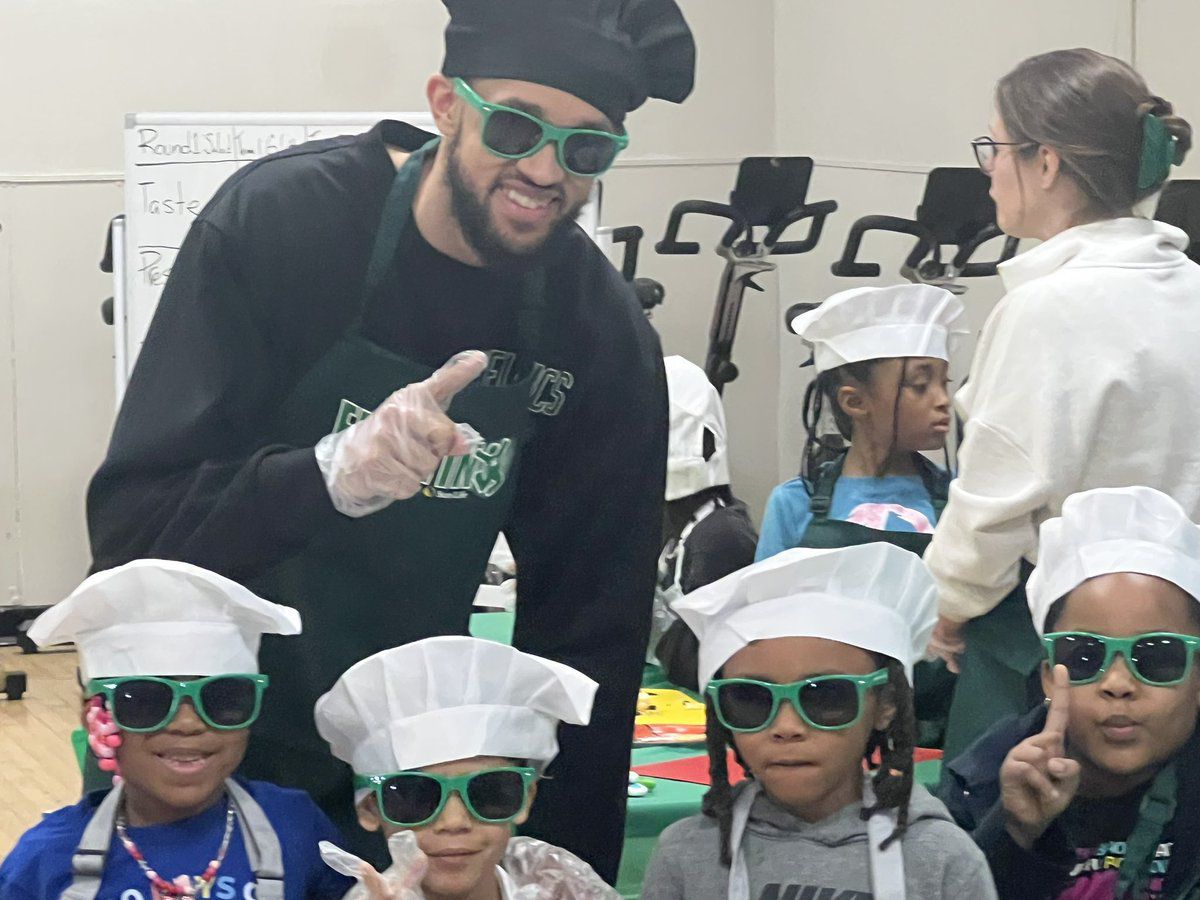 Derrick White, Svi Mykhailiuk battle in salad-making competition as part of YMCA nutrition event