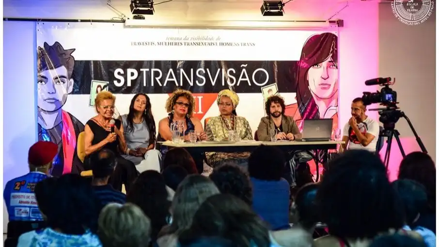 A entrada é gratuita, e ingressos podem ser retirados no local do evento