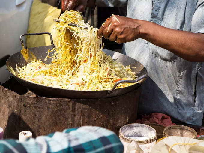 लखनऊ वालों के लिए खबर! मुगलई फूड खाकर हो गए बोर, तो यहां जी भरकर खाए चाइनीज फूड, बस 179 रुपए में