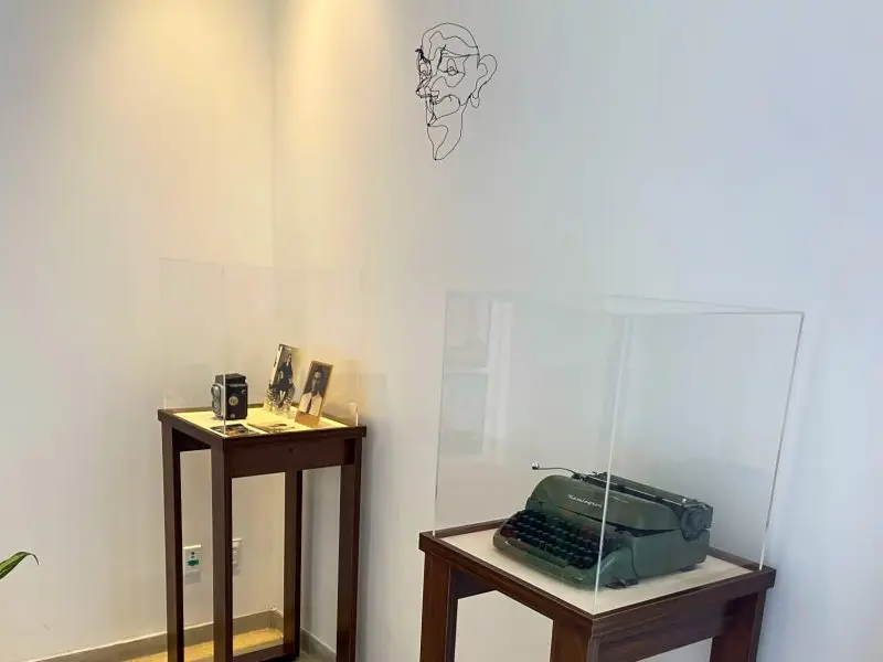 Exposição em homenagem a Ariano Suassuna conta com mais de 200 itens do dramaturgo.