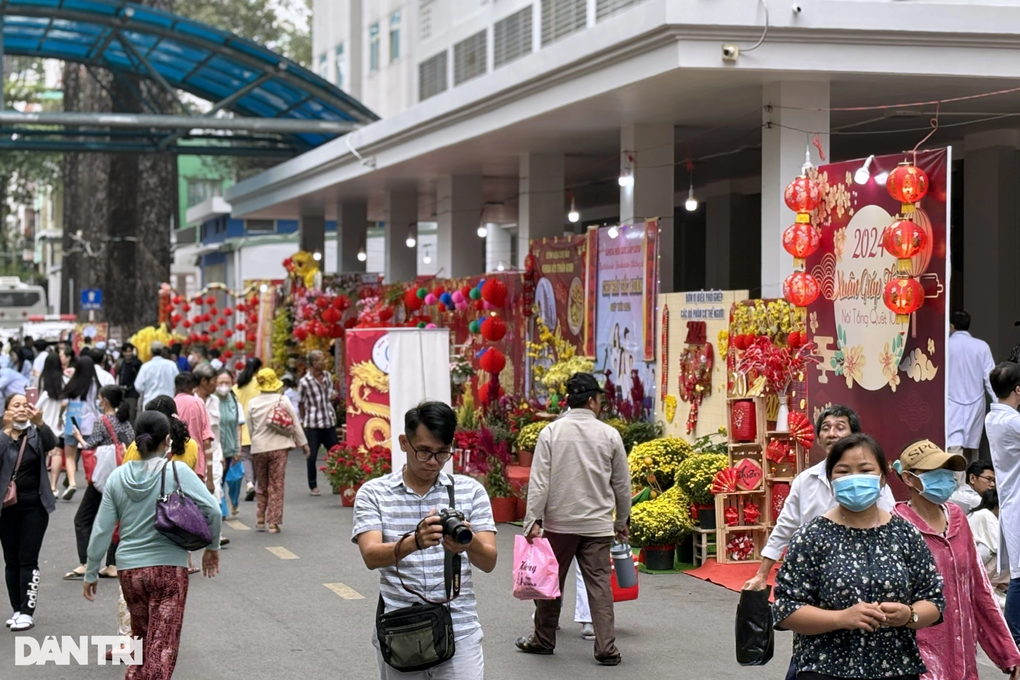 Người phụ nữ 4 năm chống chọi ung thư trực tràng: “Bác sĩ tạo nên phép màu”