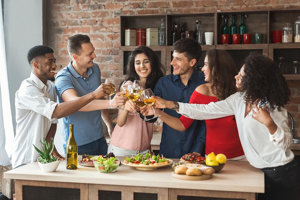 Want to make Super Bowl® Sunday a little healthier? Here are 7 ways to not blow your healthy living goals! @DrAYoudim #30Seconds #thebiggame #superbowl #superbowlsunday #healthyliving