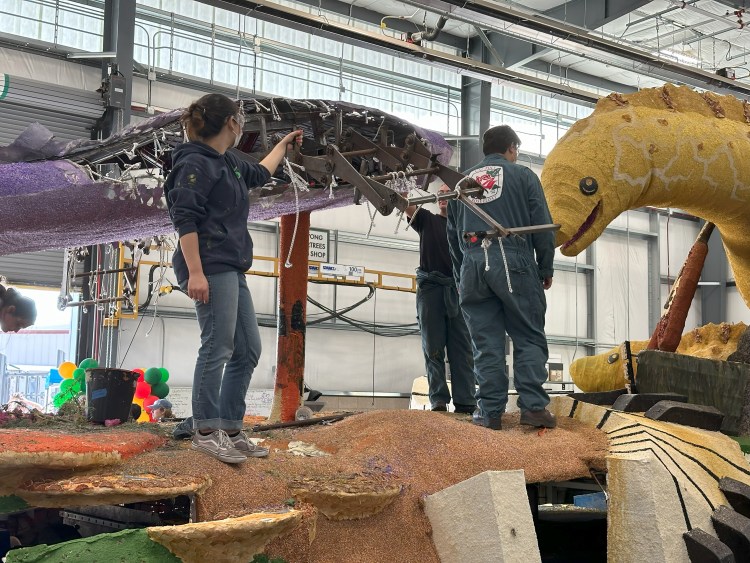 Cal Poly Rose Float begins deconstruction of Rock N’ Shock float