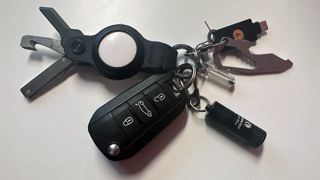 10 tiny ‘everyday carry’ tools and gadgets I keep on my keychain