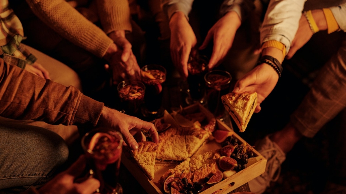 The Debate Around Eating After 8 PM: Nutritional Insights and Practical Advice