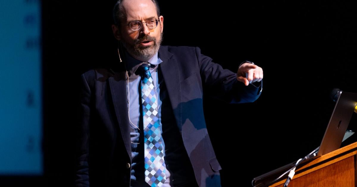 Bestselling author specializing in nutrition speaks at Umpqua Community College