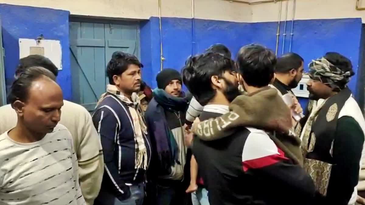 नवादा में एक ही परिवार के 5 लोग फूड पॉइजनिंग के शिकार, गंभीर हालत में 4 बच्चे पटना रेफर