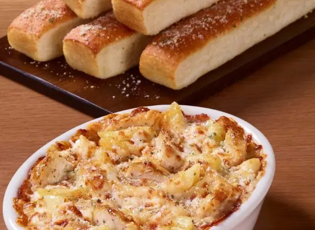 Pizza Hut Oven-Baked Chicken Alfredo 