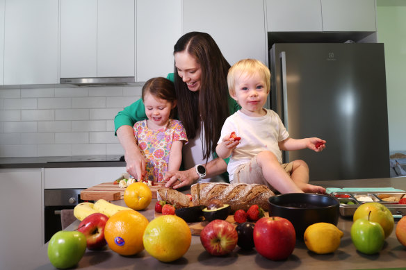 Experts urge overhaul of nutritional guidelines as kids skip fruit and vegies