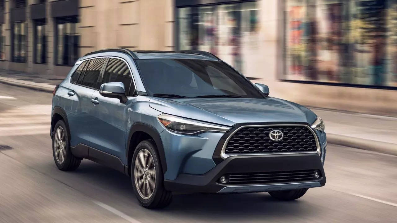 Toyota Corolla cross को मिल ही गया फेसलिफ्ट, इन खास फीचर्स से लोडेड होगी कार!