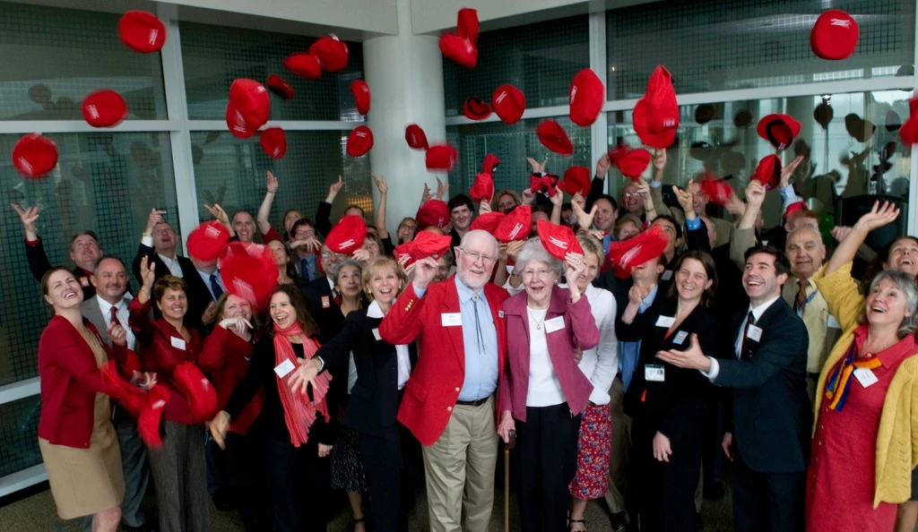 Bob Moore, center, with his wife Charlee, an internationally recognized icon of nutrition and health, an innovative Oregon business leader, a visionary philanthropist and a longtime friend of Oregon Health & Science University, died Saturday, Feb. 10, at age 94. (OHSU)