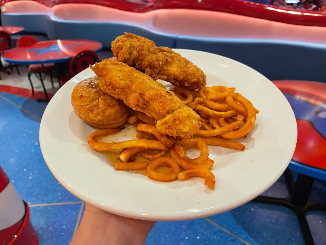 Wide shot of the Chicken & Biscuit platter