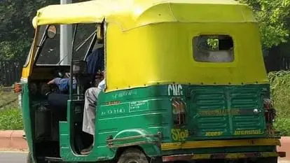 auto driver reached the police station with the bag in ujjain
