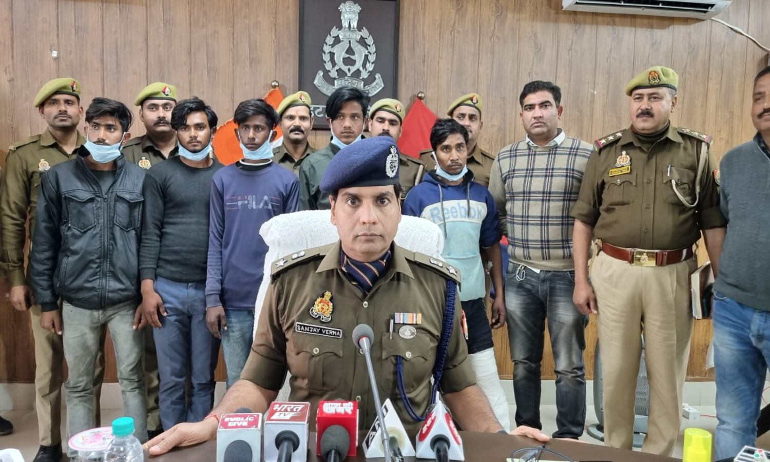 Etawah News: ऑटो बुक कर चोरी की घटना को दिया गया था अंजाम, पुलिस ने पांच को किया गिरफ्तार | News Track in Hindi