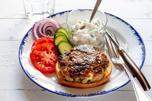 Recipe: Juicy turkey burgers filled with spinach and feta fit your healthy eating resolutions