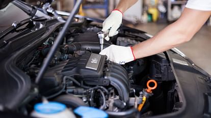 Car Care Tips: घर के पास वाले मैकेनिक से करवाते हैं गाड़ी की सर्विस, तो किन बातों का रखें ध्यान, जानें डिटेल