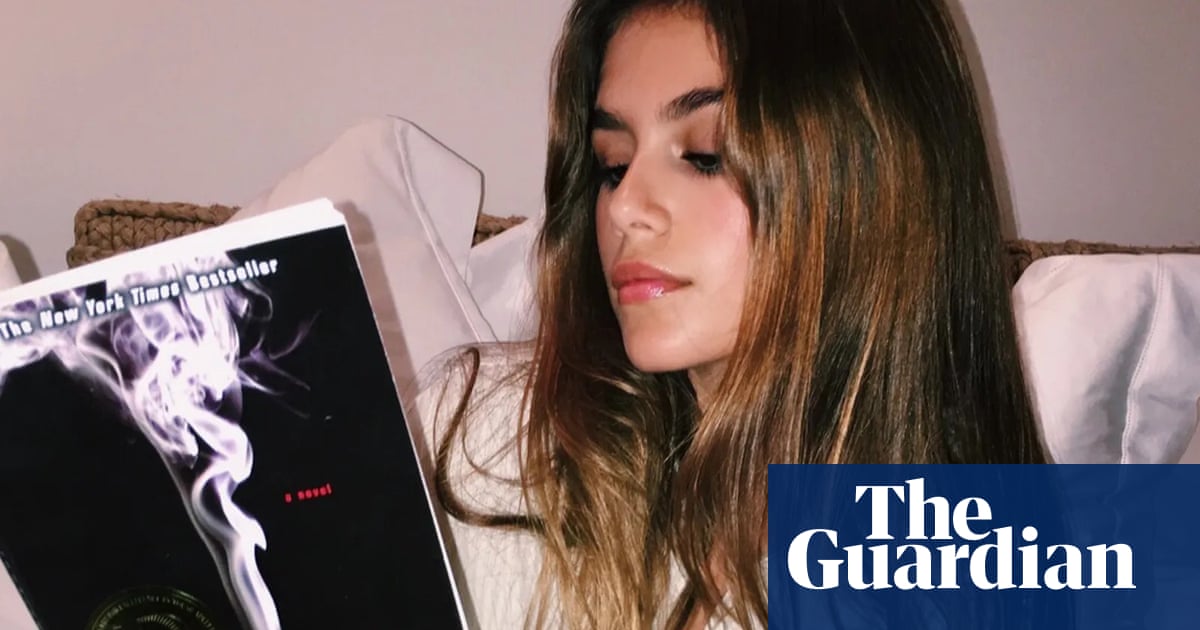 ‘Reading is so sexy’: gen Z turns to physical books and libraries