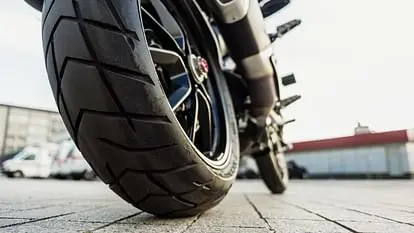 What are the advantages and disadvantages of wider than normal tires on a bike, know the complete details