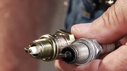 Car Care Tips: इंजन में स्पार्क प्लग हो जाए खराब, तो कार में होते हैं ये खास बदलाव, जानें पूरी डिटेल