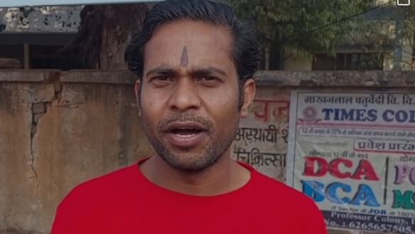 DAMOH NEWS: दमोह में अनोखा मामला, नहीं मिल रही दुल्हन तो  ऑटो पर होर्डिंग लगा करके ढूंढने निकला जीवन साथी