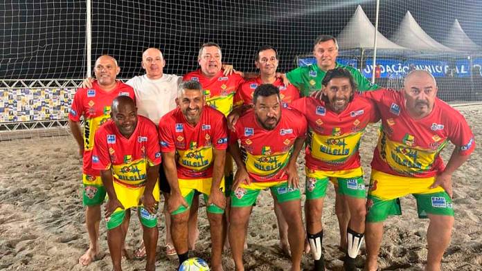 Jogos do Campeonato de Futebol de Areia seguem diariamente na Praia Central