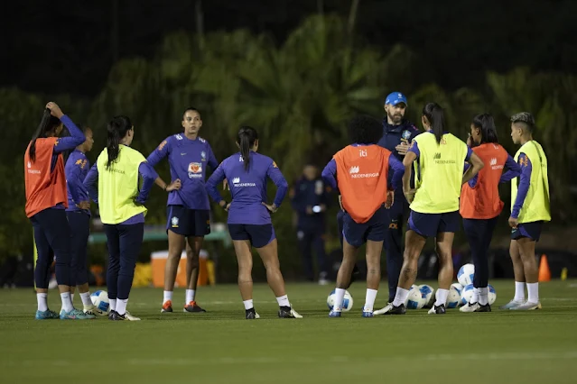 Surto Olímpico: Seleção brasileira feminina de futebol realiza primeiro treino em campo nos Estados Unidos visando a Copa Ouro