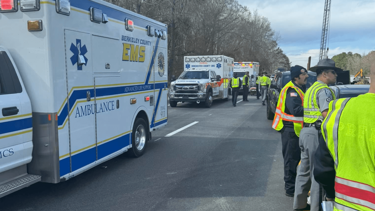 9 injured in 10-car collision on I-26 E in Ridgeville