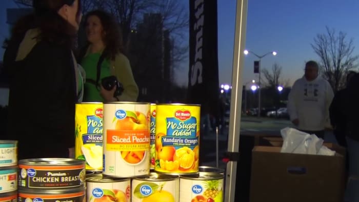 Basketball fans donate food items ahead of Commonwealth Clash