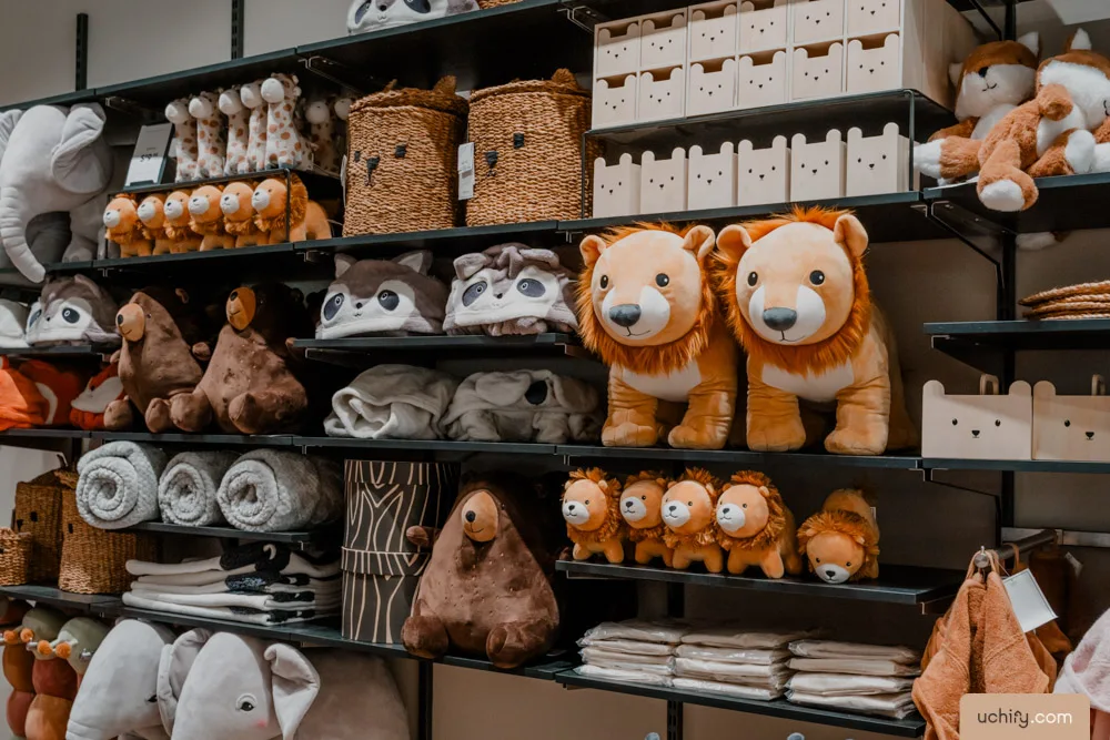 H&M home Singapore lion and jungle soft toys