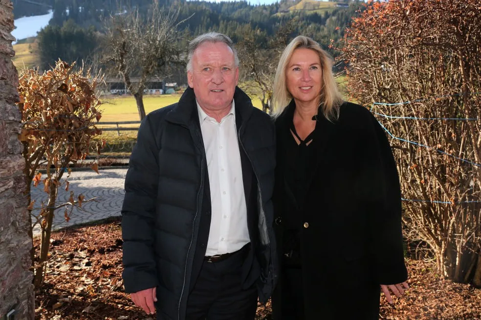 Andreas Brehme com a esposa, Susanne Schaefer — Foto: Getty Images