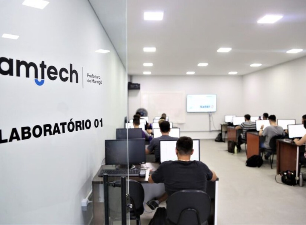 Maringá oferece cursos gratuitos de tecnologia para jovens e idosos; inscrições vão até 13 de março