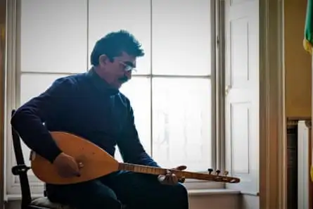 Mohammad Syfkhan performing on the bouzouki.