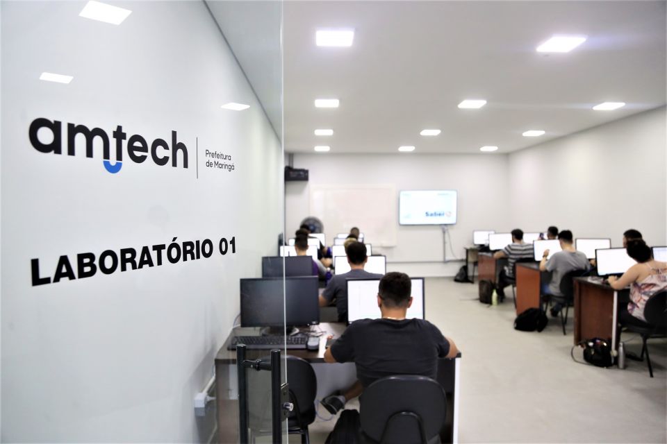 Maringá abre inscrições para cursos gratuitos de tecnologia para jovens e idosos